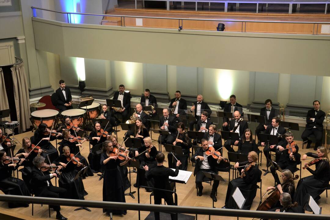 Pradžia: tradicinis KMSO ir Juozo Naujalio muzikos gimnazijos moksleivių koncertas – puiki galimybė susipažinti su būsimomis muzikos žvaigždėmis.