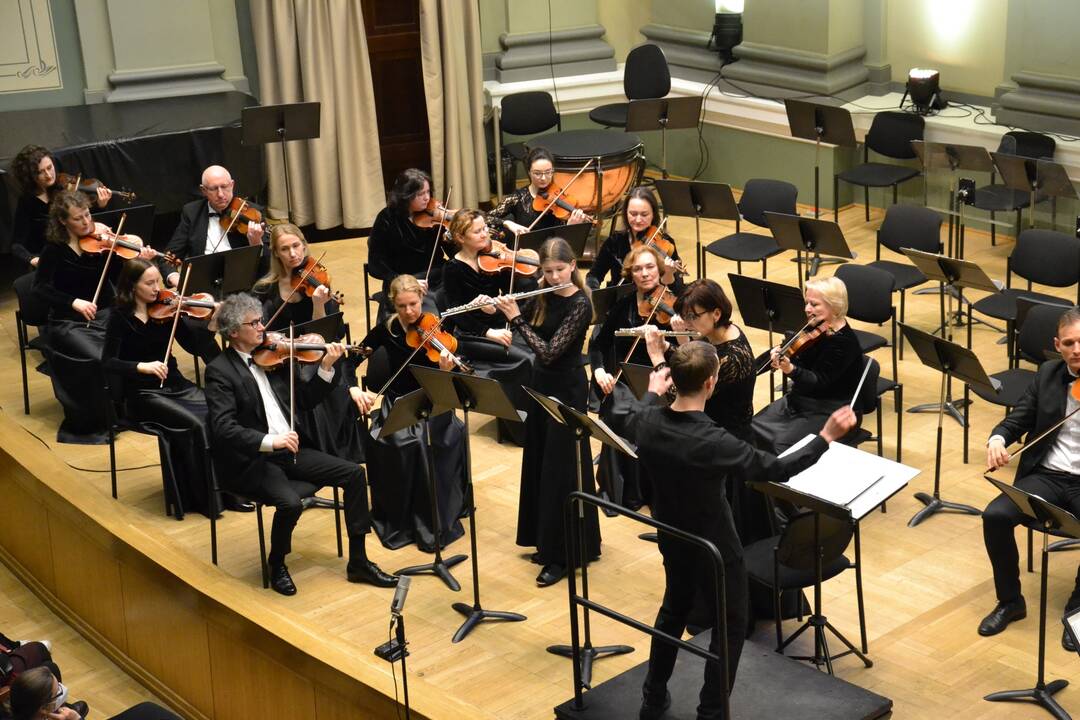 Pradžia: tradicinis KMSO ir Juozo Naujalio muzikos gimnazijos moksleivių koncertas – puiki galimybė susipažinti su būsimomis muzikos žvaigždėmis.