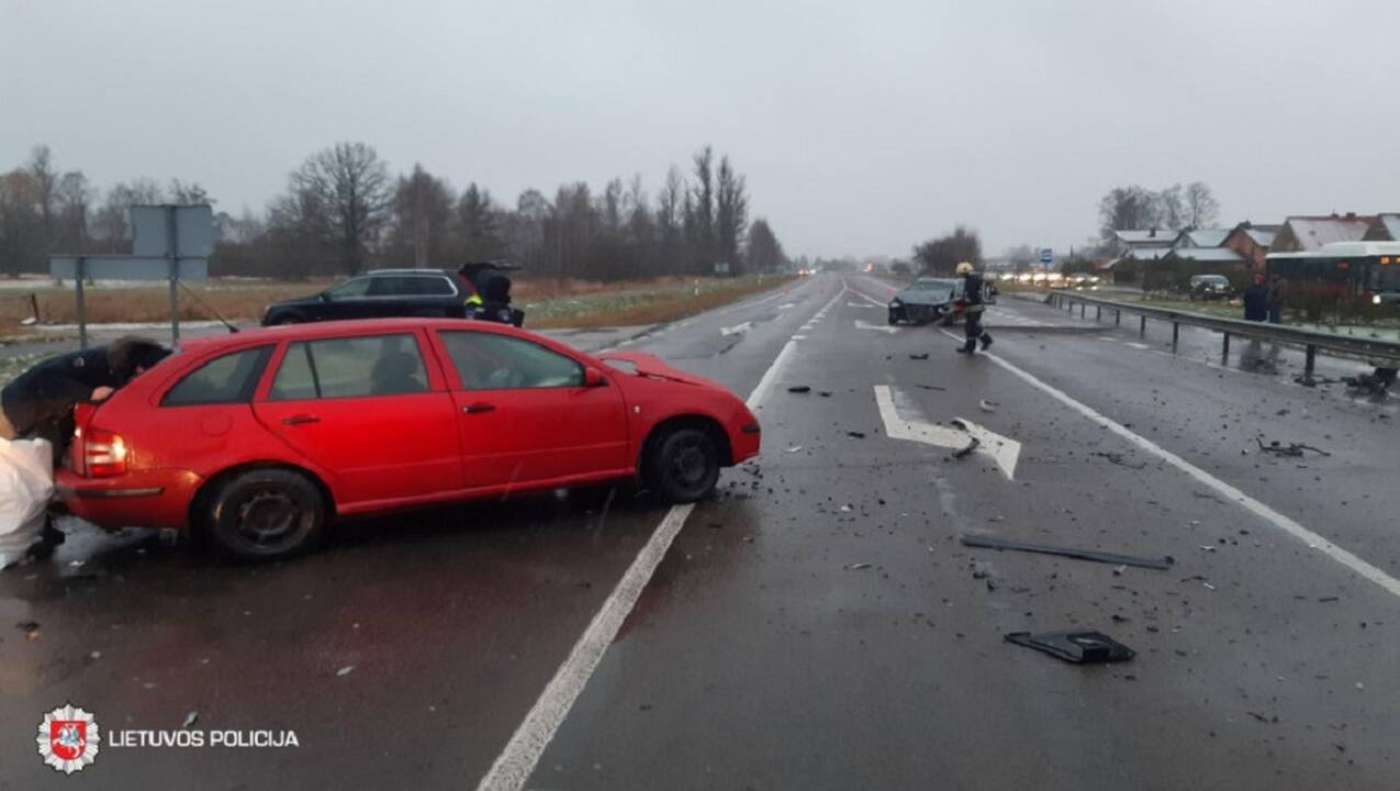 Per tris savaitgalio paras keliuose žuvo trys žmonės