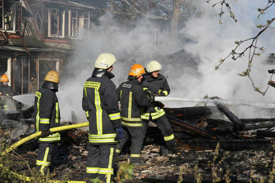 Praėjusią naktį Lietuvoje – ne vienas tyčinis gyvenamojo namo padegimas