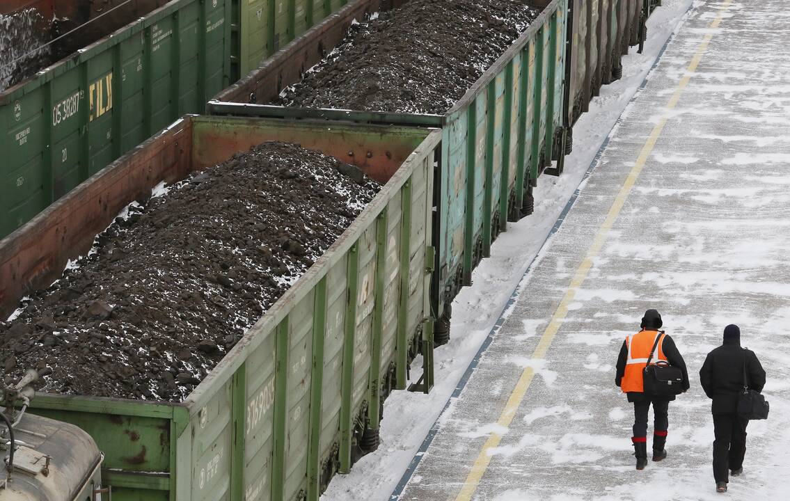 Kazachstanas neigia pranešimus, kad esą jis blokuoja vagonus su anglimis iš Rusijos