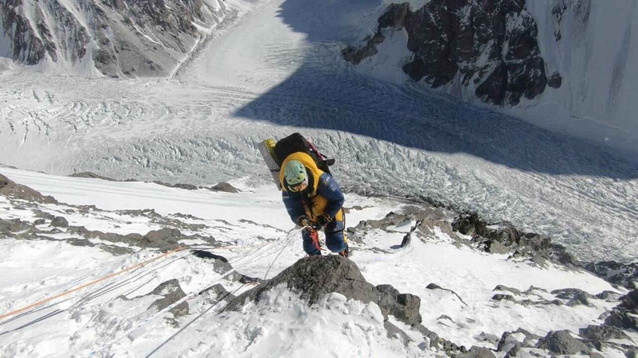 Pakistane žuvo į viršukalnę mėginęs įkopti škotų alpinistas