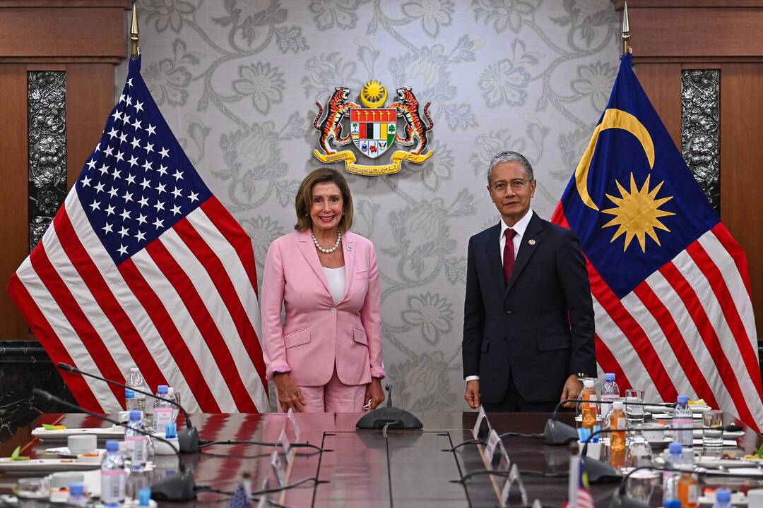 Nancy Pelosi ir Azhar Azizan Harun