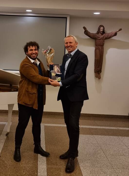 Akimirka: J.Meko premija A.Ruzui – iš E.Stanciko rankų.