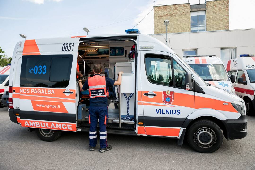 Vilnius Ukrainai perduoda du greitosios medicinos pagalbos automobilius