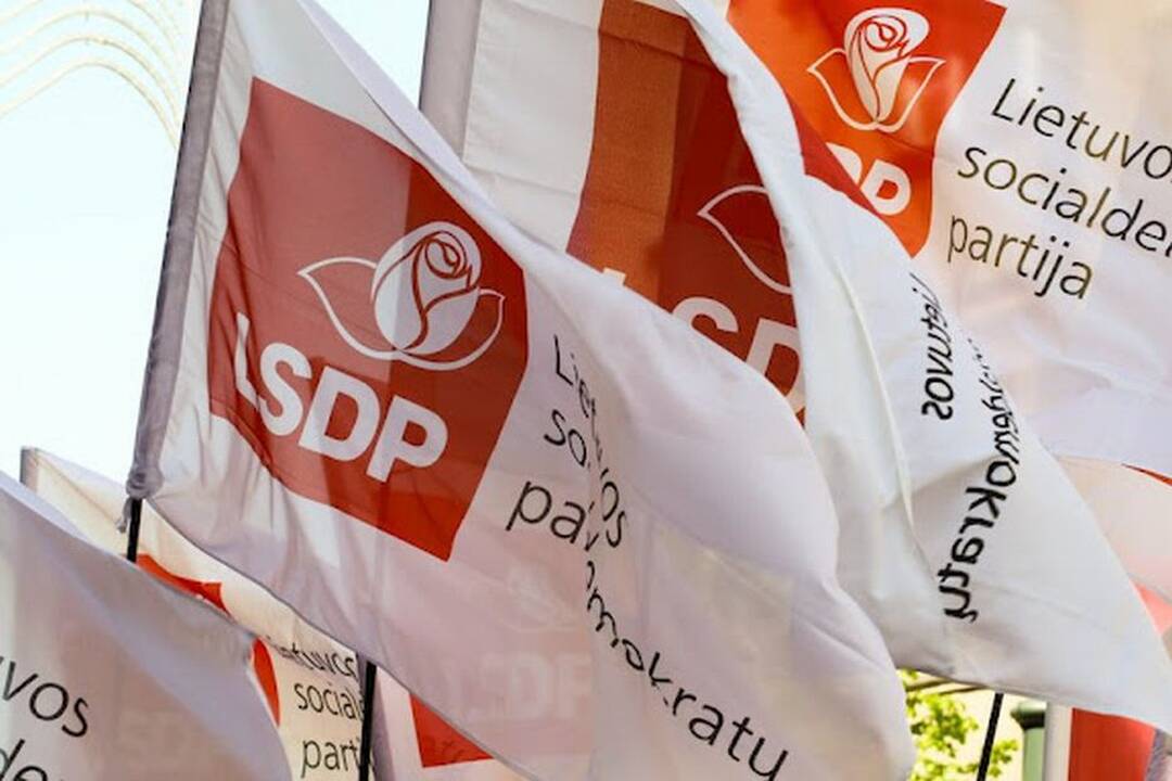 Tradicija: TS-LKD skiriamoji mėlyna spalva – iš britiškosios tradicijos. Simbolis kregždutė – skrendantis, laisvas, migruojantis po visą Europą paukštis.