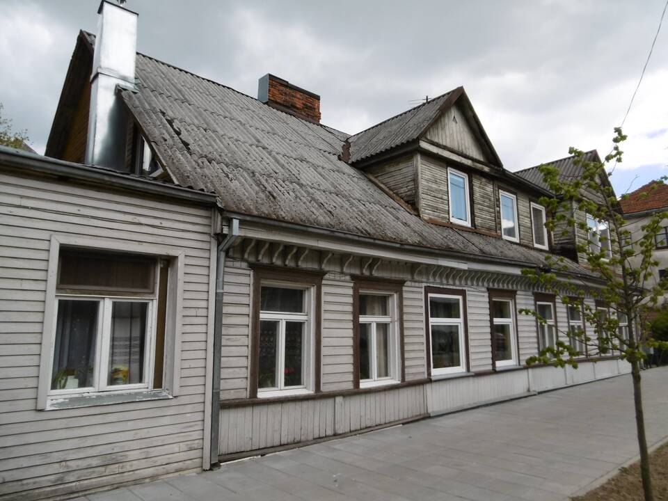 Stilius: XX a. ketvirtajame dešimtmetyje pastatytas namas Bažnyčios g. 3 išsiskiria modernistinėmis detalėmis.