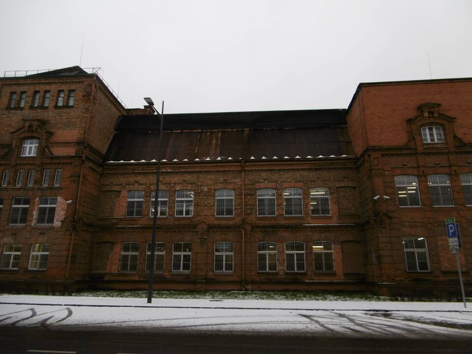 Stilius: XX a. ketvirtajame dešimtmetyje pastatytas namas Bažnyčios g. 3 išsiskiria modernistinėmis detalėmis.
