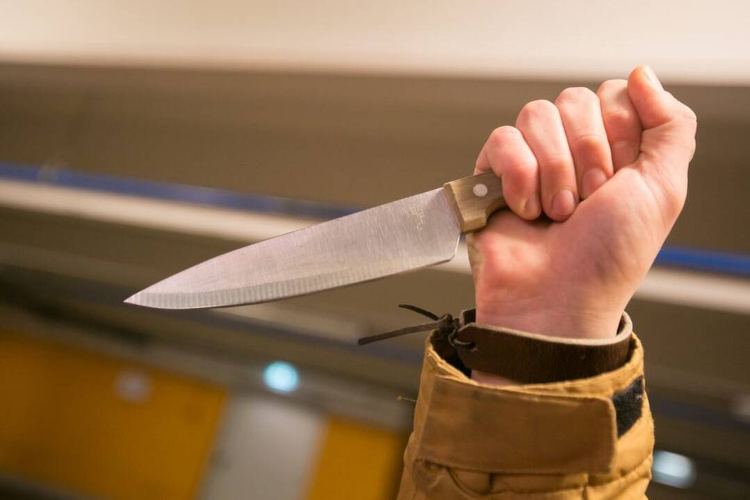 Pirkėjų konfliktas Naujojoje Akmenėje baigėsi kruvinai: peiliu padurtas jaunuolis