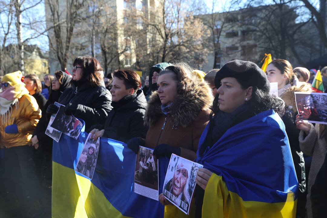 Moterų protesto akcija prieš Rusijos agresiją Ukrainoje
