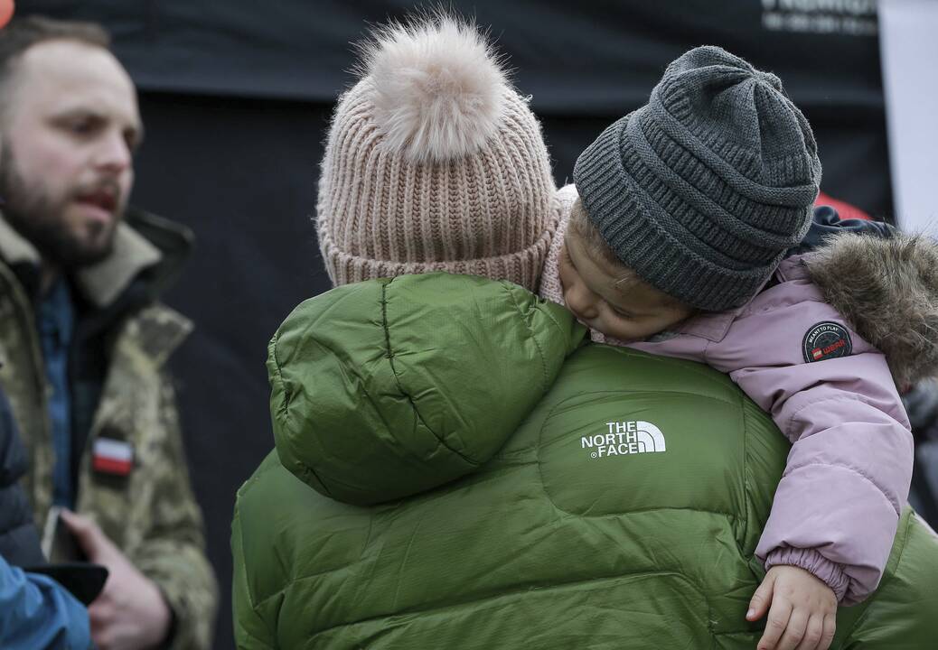 Verslas ragina aukoti pirmosios pagalbos vaistinėles, remti Ukrainoje likusius vaikus