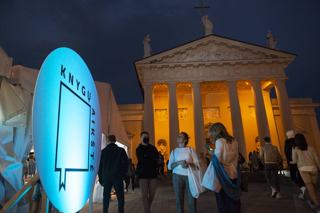 Į Knygų aikštę Sostinės dienose – pasisemti įkvėpimo iš naujausių knygų ir literatūrinių renginių