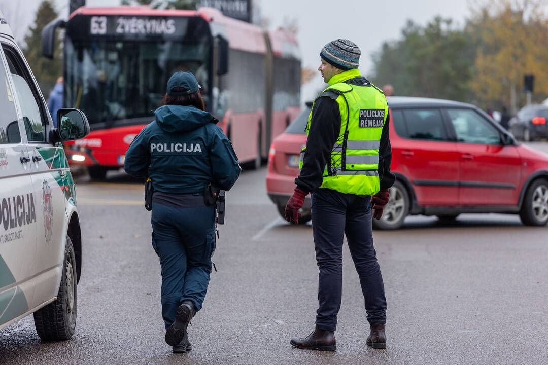  Visų Šventųjų diena prie Rokantiškių ir Karveliškių kapinių