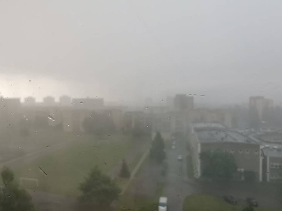 Per Lietuvą slenka audra
