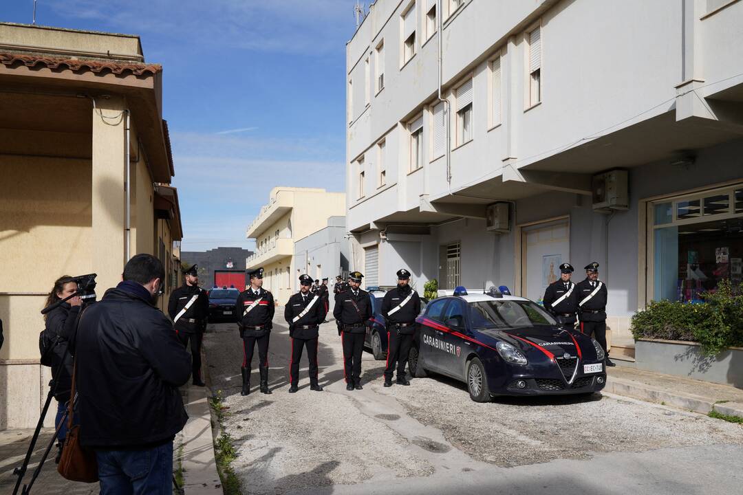  Transformacija: kelis dešimtmečius medžiotas vienas pavojingiausių Italijos nusikaltėlių M. Messina Denaro sučiuptas jau būdamas nebe visagalis žaliūkas, bet sunkus ligonis.