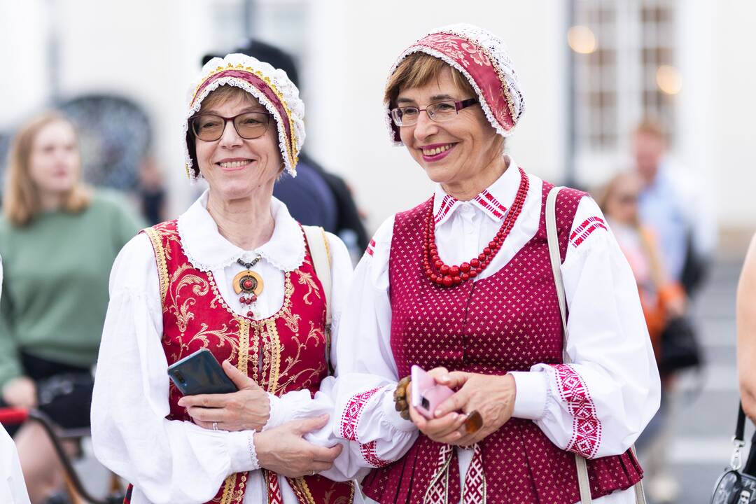 Triumfo eisena nuo Aušros vartų iki Valdovų rūmų