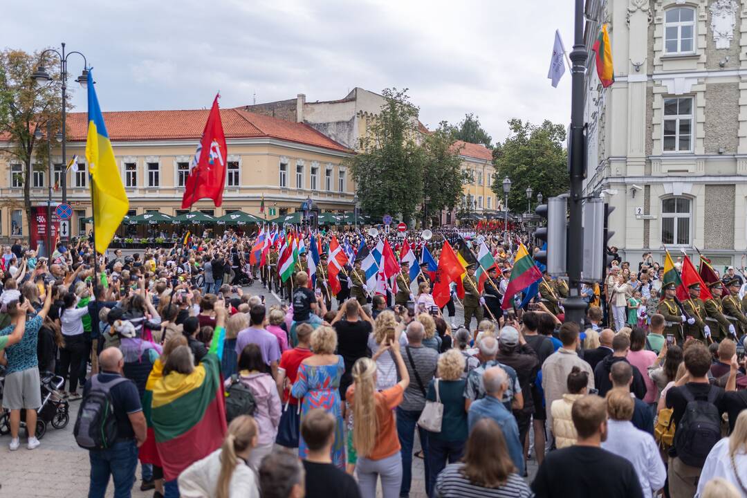 Triumfo eisena nuo Aušros vartų iki Valdovų rūmų