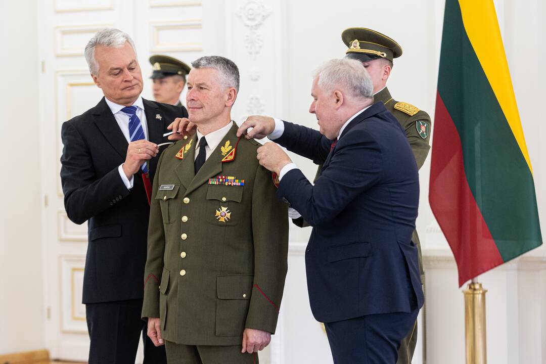 Prezidentas G. Nausėda suteikė generolo laipsnį Kariuomenės vadui V. Rupšiui. 
