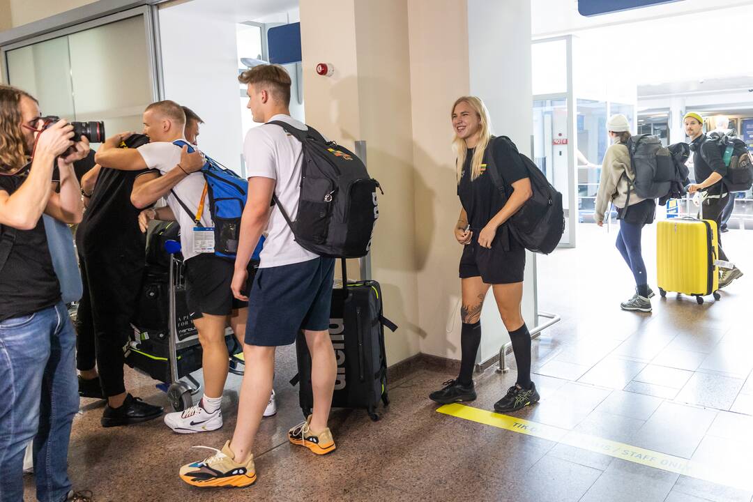 R. Meilutytės ir plaukikų komandos pasitikimas Vilniaus oro uoste