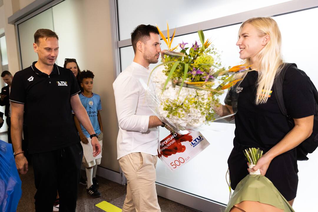 R. Meilutytės ir plaukikų komandos pasitikimas Vilniaus oro uoste