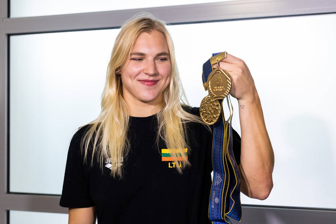 R. Meilutytės ir plaukikų komandos pasitikimas Vilniaus oro uoste