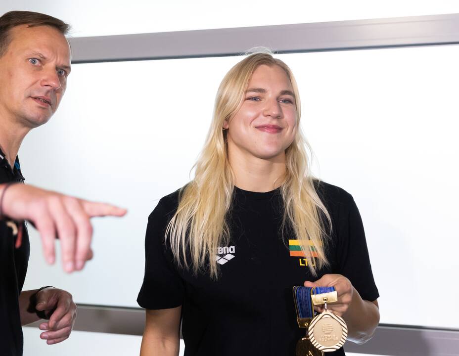 R. Meilutytės ir plaukikų komandos pasitikimas Vilniaus oro uoste