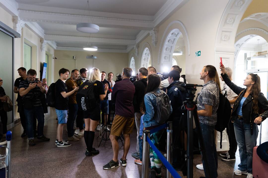 R. Meilutytės ir plaukikų komandos pasitikimas Vilniaus oro uoste