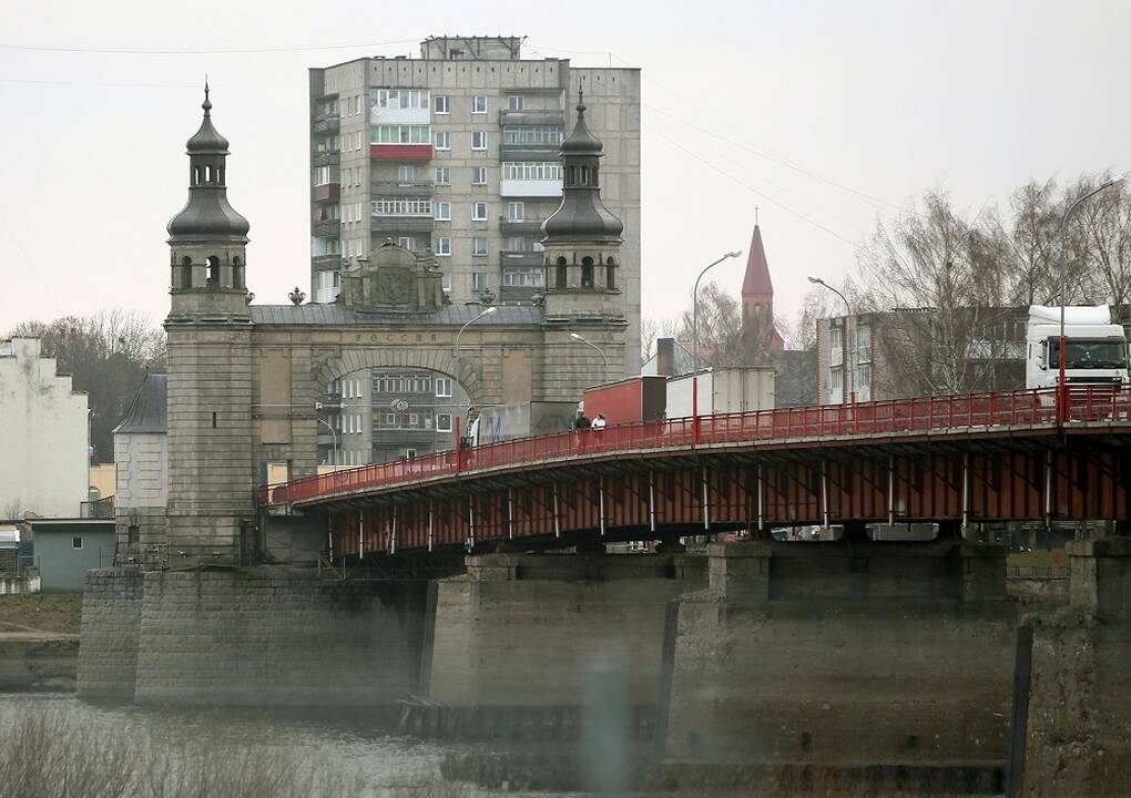 Karalienės Luizos tiltas Tiltas per Nemuną tarp Panemunės miesto ir Tilžės. 