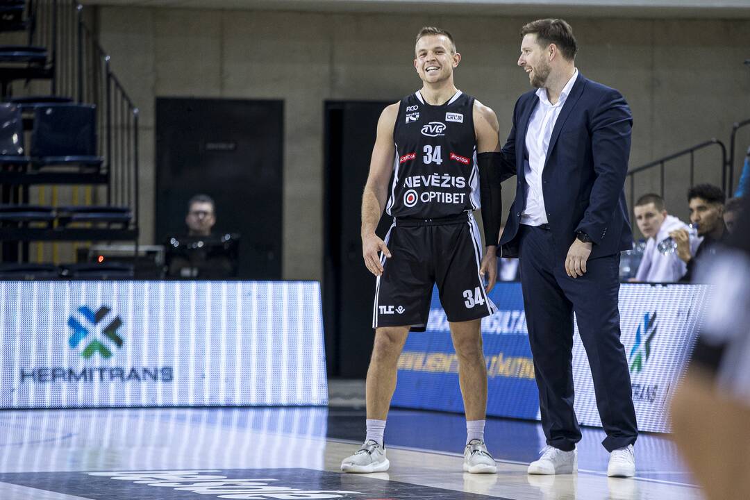 Bradley atstovauja Kėdainių „Nevėžio-Optibet“ komandai, Tyra – Kauno „Aisčių-LSMU“ ekipai. 