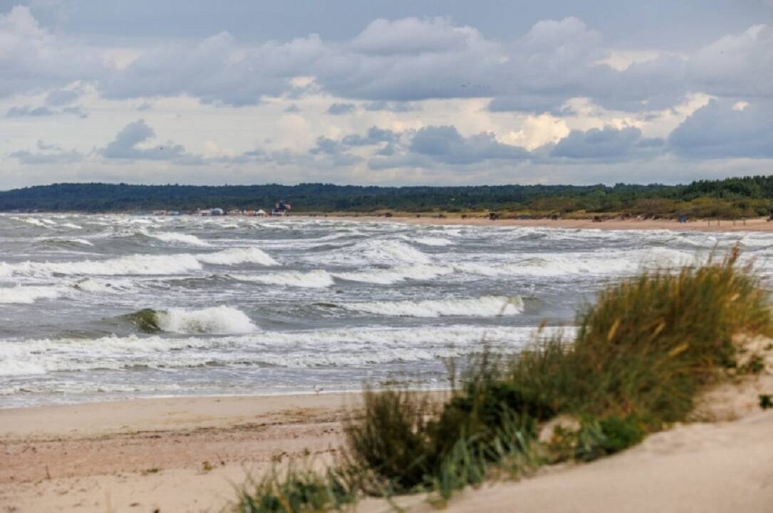 Klaipėdos uoste laivų eismas teberibojamas, įstrigę penki laivai