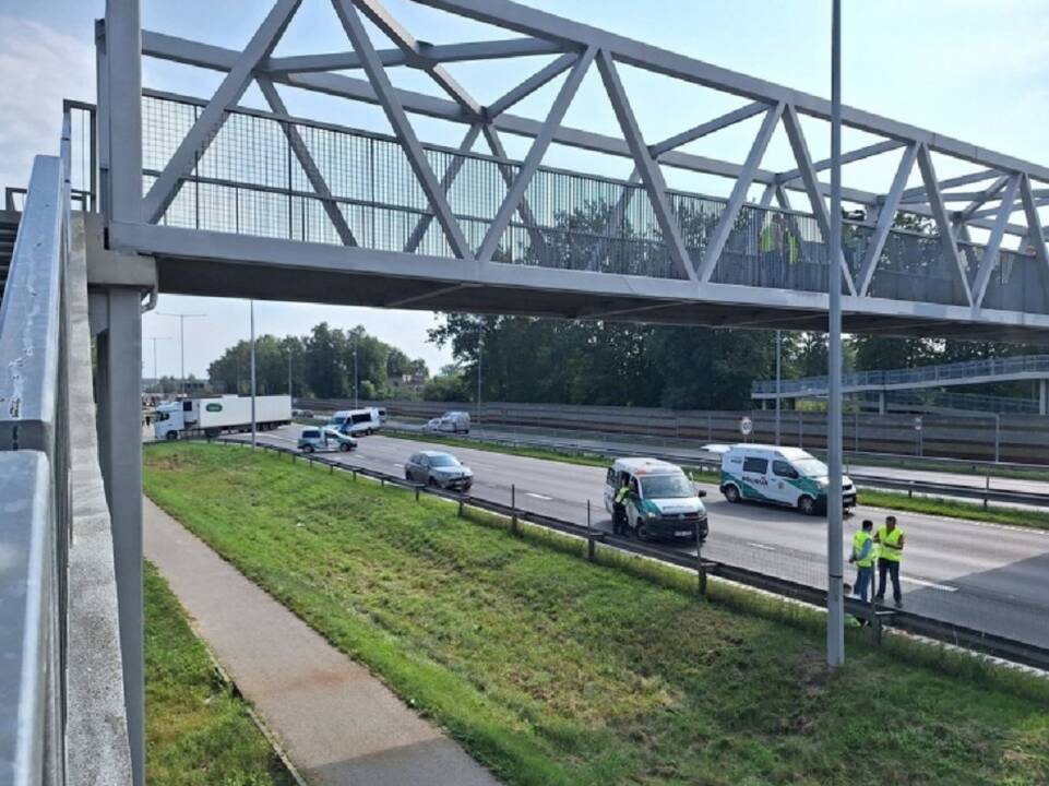 Mažeikiuose per avariją apgadinti keturi automobiliai: BMW vairuotojas iš eismo įvykio pasišalino