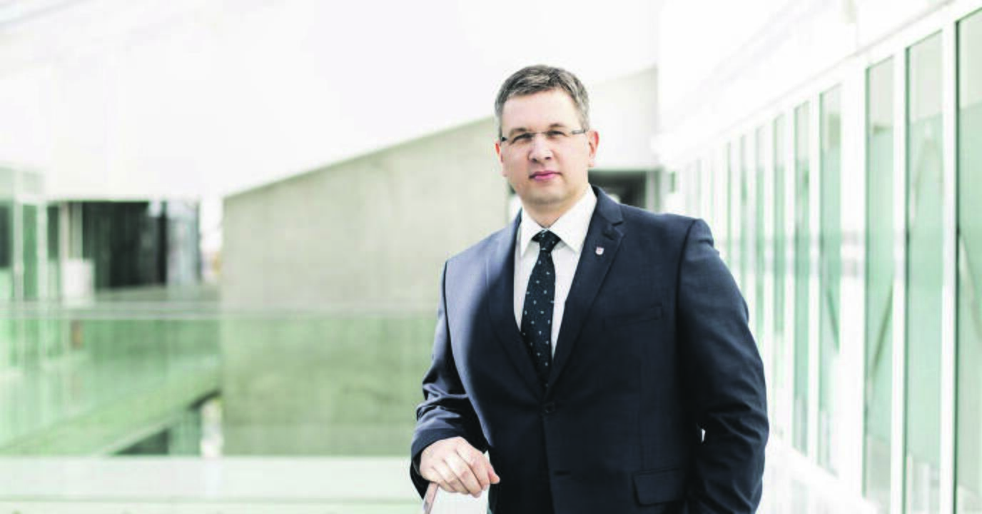 Pramonė: palyginti su kitomis Baltijos šalimis, Lietuva turi daugiau sunkiosios ir energetiškai intensyvios pramonės, pavyzdžiui, trąšų gamybos bendrovių