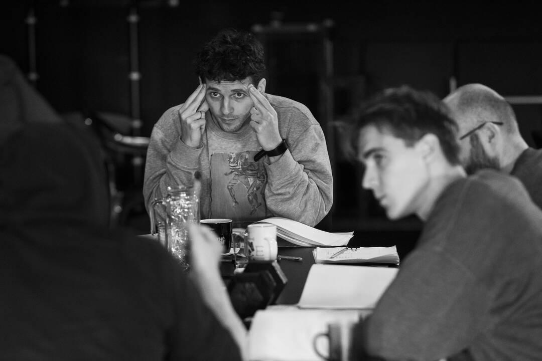 Autoriai: V.Adelus'as ir I.Adelus & Suran savąjį E.Levinui skirtą teatro projektą sukonstravo iš filosofo minčių ir tekstų.