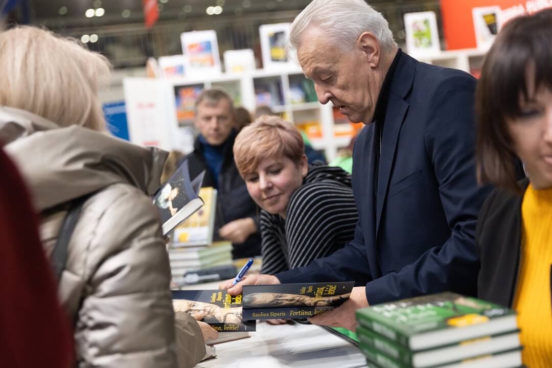 Atsivėrimai: biografinėje knygoje aktorius S. Siparis atvirai, nevengdamas autoironijos ir neslėpdamas jausmų pasakoja apie savo gyvenimą.