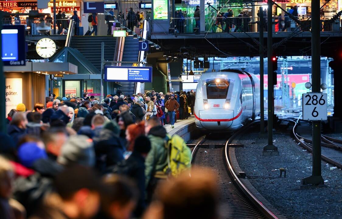 Šiaurės Europoje šėlsta stichija: dėl audros žuvo du žmonės, sutriko eismas