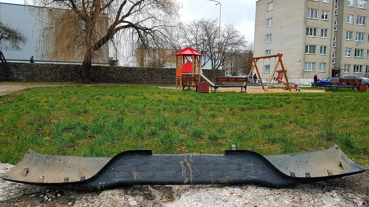 Užfiksavo: sprunkanti mašina kelis kartus važiavo laiptais.