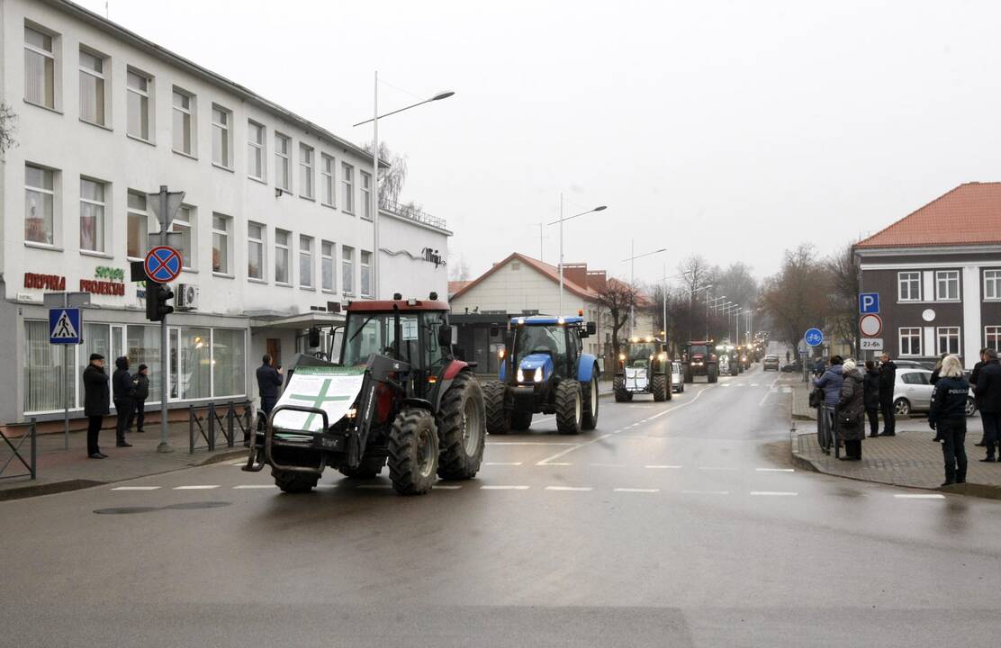 Pajūrio ūkininkai protestavo traktorių vilkstinėmis