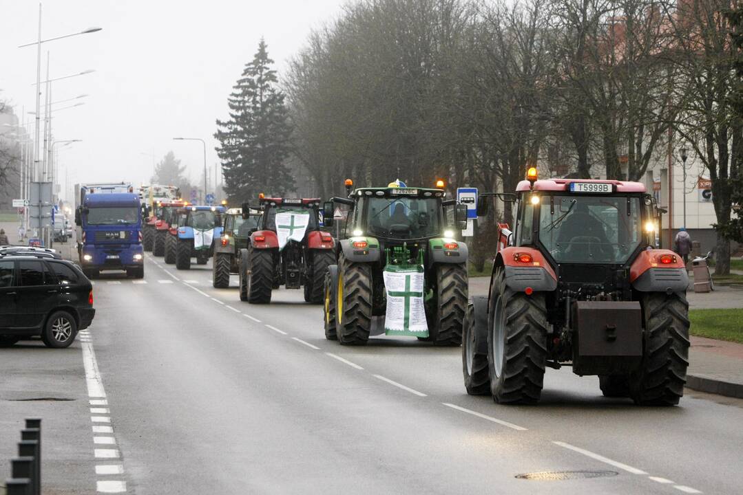 Pajūrio ūkininkai protestavo traktorių vilkstinėmis