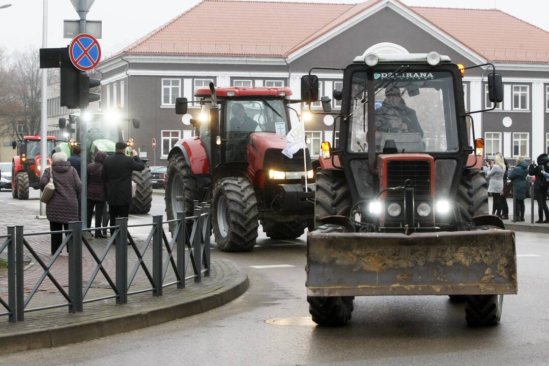Pajūrio ūkininkai protestavo traktorių vilkstinėmis