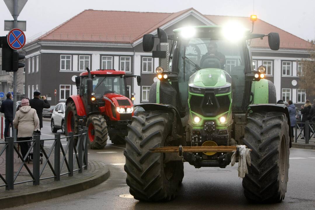 Pajūrio ūkininkai protestavo traktorių vilkstinėmis