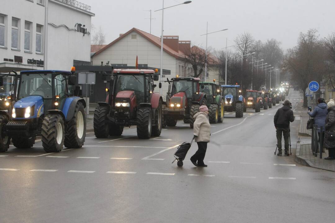 Pajūrio ūkininkai protestavo traktorių vilkstinėmis