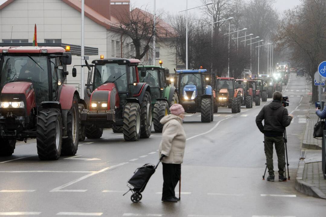 Pajūrio ūkininkai protestavo traktorių vilkstinėmis