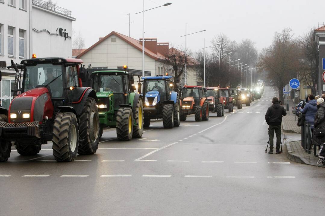 Pajūrio ūkininkai protestavo traktorių vilkstinėmis