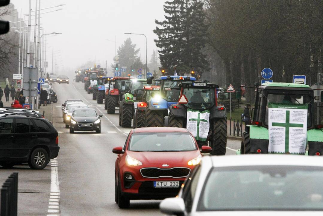 Pajūrio ūkininkai protestavo traktorių vilkstinėmis