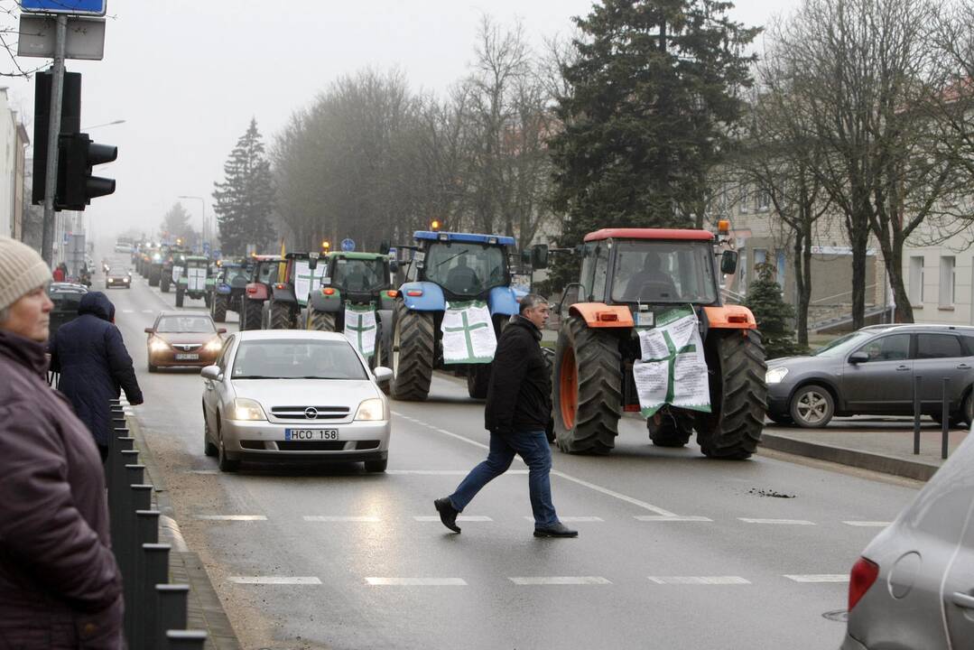 Pajūrio ūkininkai protestavo traktorių vilkstinėmis