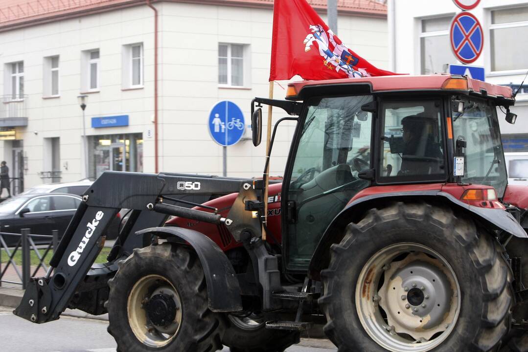 Pajūrio ūkininkai protestavo traktorių vilkstinėmis