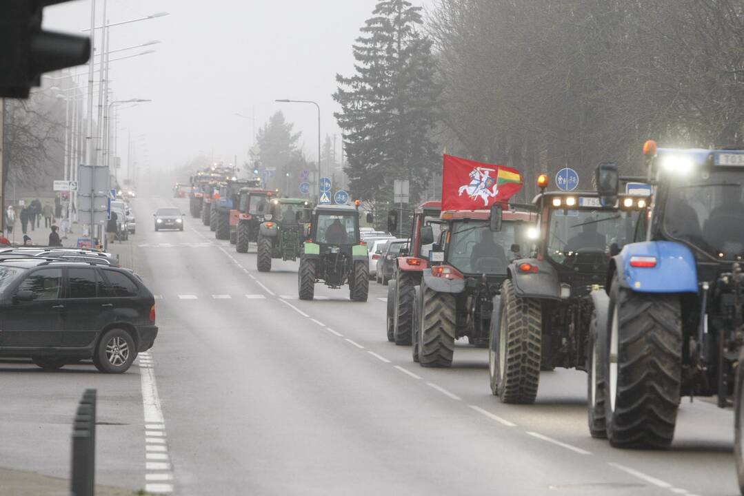 Pajūrio ūkininkai protestavo traktorių vilkstinėmis