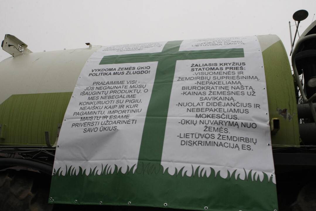 Pajūrio ūkininkai protestavo traktorių vilkstinėmis