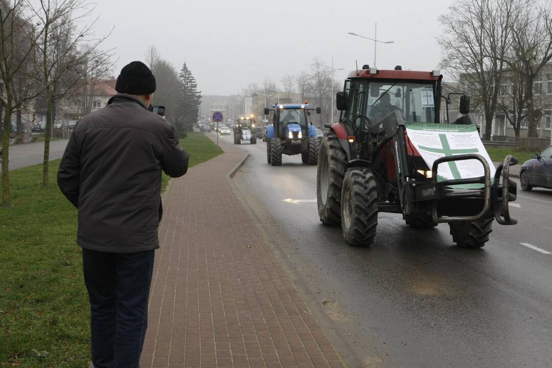 Pajūrio ūkininkai protestavo traktorių vilkstinėmis