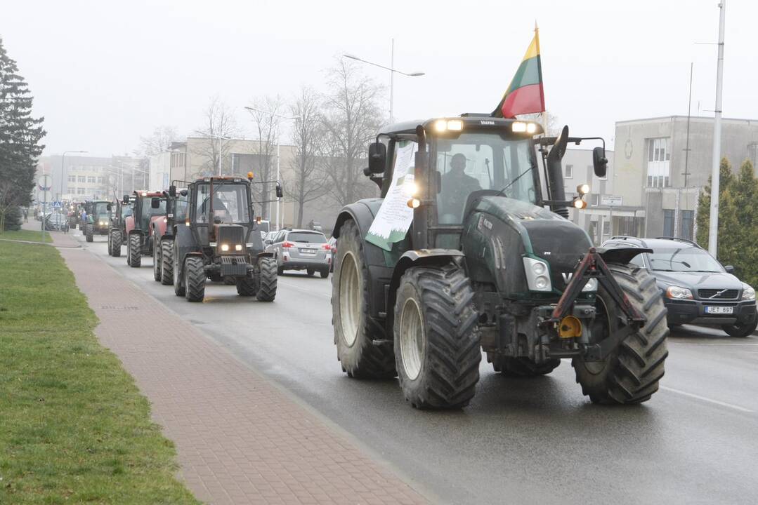 Pajūrio ūkininkai protestavo traktorių vilkstinėmis